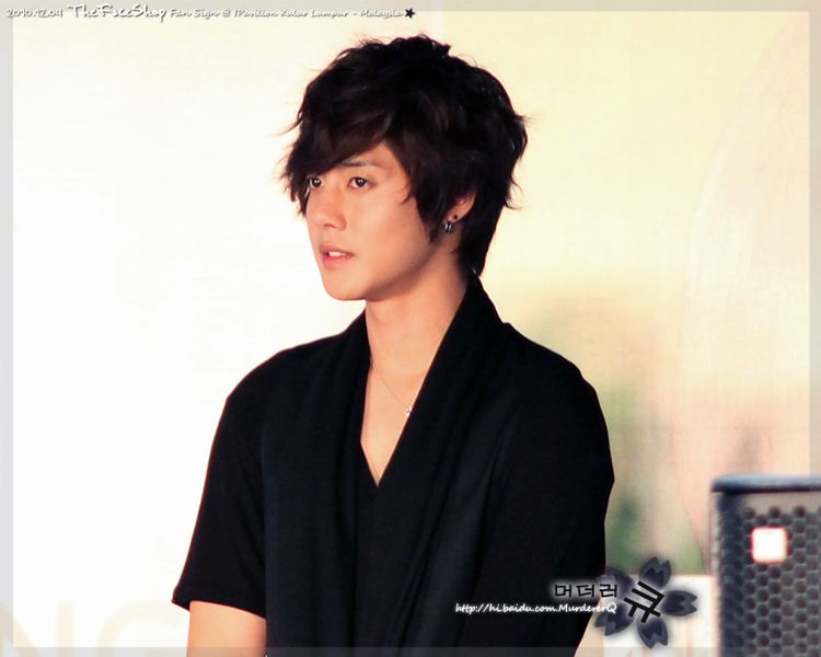 http://i188.photobucket.com/albums/z168/aarjeeii/SS501_2/hyun%20joong2/khj_20101204_02-1.jpg