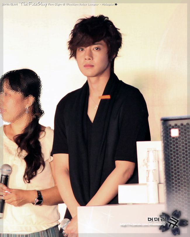 http://i188.photobucket.com/albums/z168/aarjeeii/SS501_2/hyun%20joong2/khj_20101204_04-1.jpg