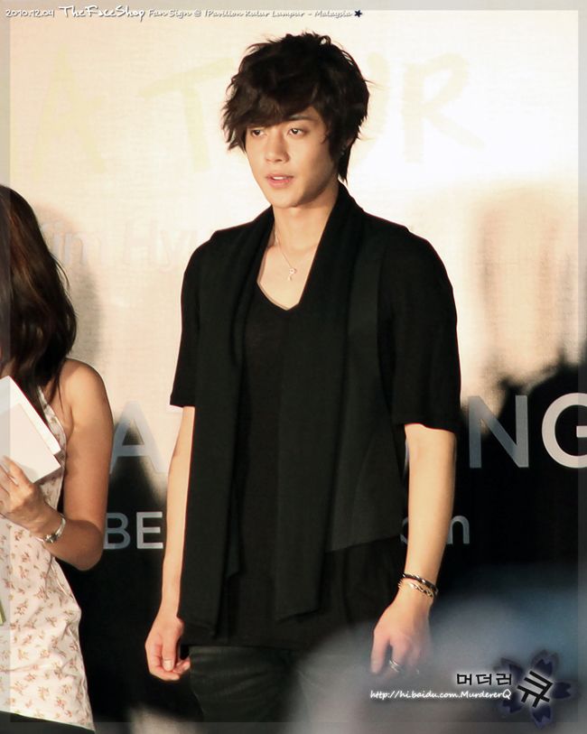 http://i188.photobucket.com/albums/z168/aarjeeii/SS501_2/hyun%20joong2/khj_20101204_06-1.jpg