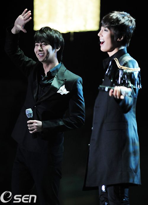 http://i188.photobucket.com/albums/z168/aarjeeii/SS501_2/jung%20min/jm_0122_027.jpg