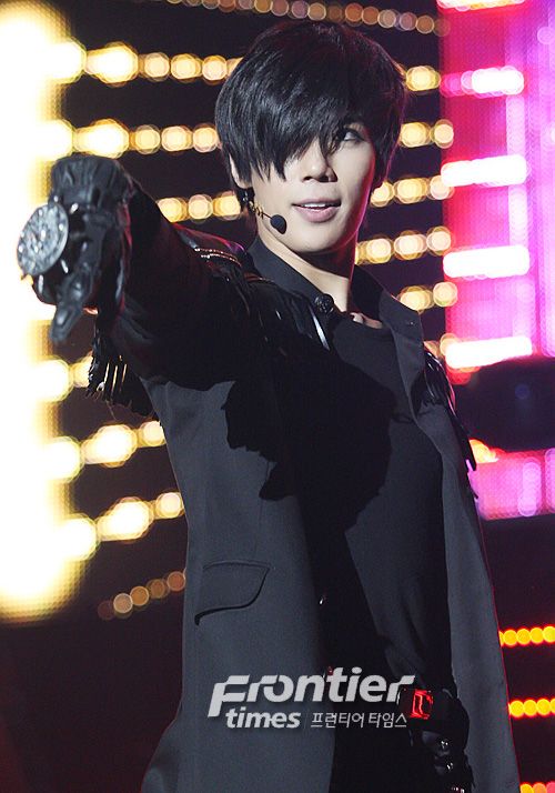 http://i188.photobucket.com/albums/z168/aarjeeii/SS501_2/jung%20min/jm_0122_066.jpg