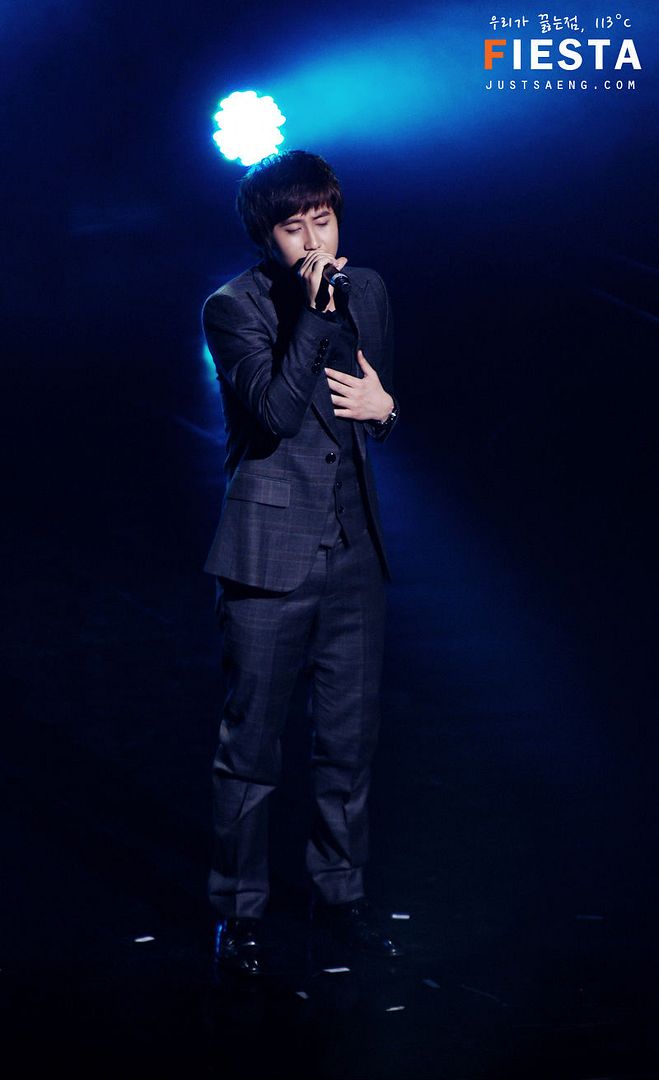 http://i188.photobucket.com/albums/z168/aarjeeii/SS501_2/young%20saeng/ys_20101204_003.jpg
