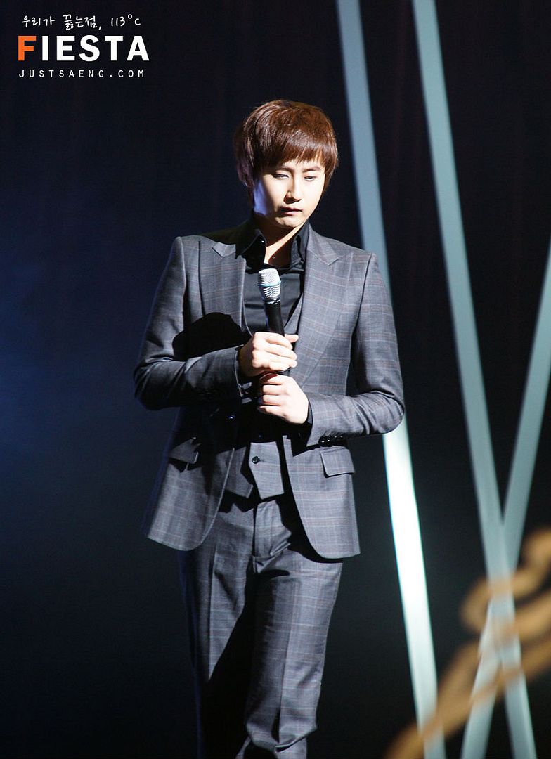 http://i188.photobucket.com/albums/z168/aarjeeii/SS501_2/young%20saeng/ys_20101204_005.jpg