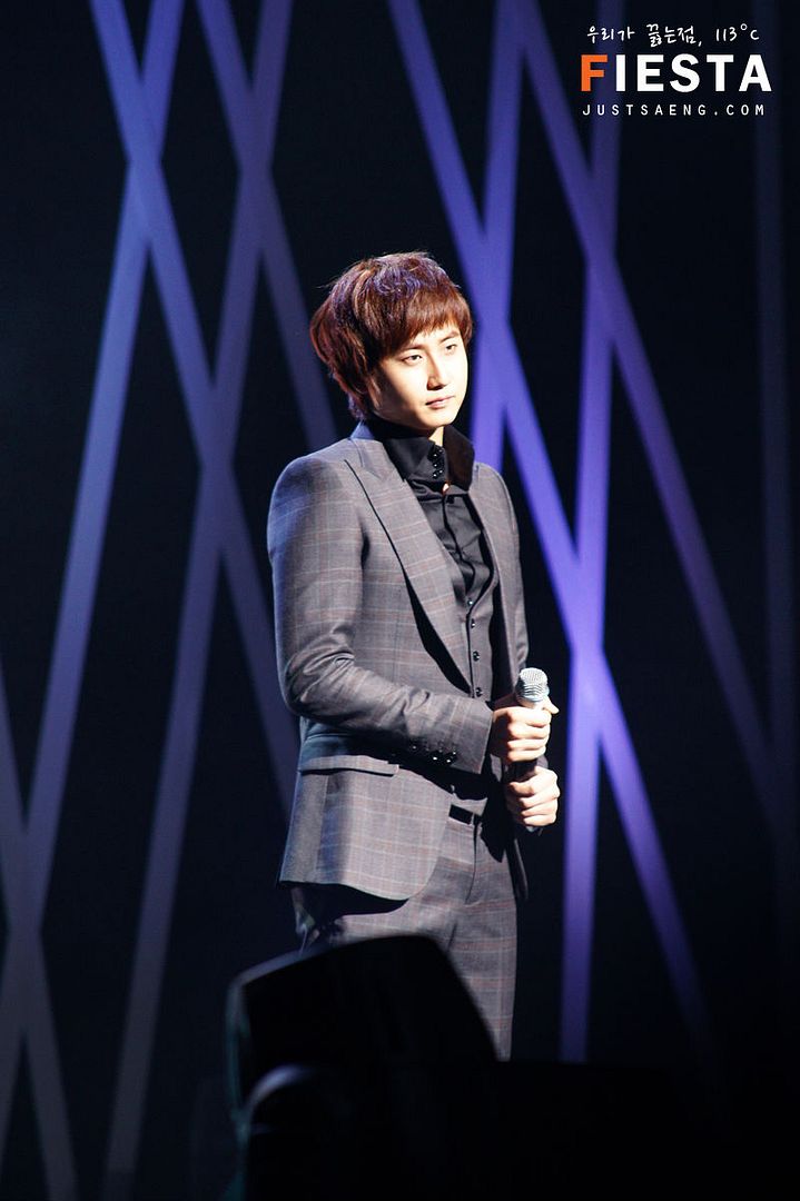http://i188.photobucket.com/albums/z168/aarjeeii/SS501_2/young%20saeng/ys_20101204_006.jpg