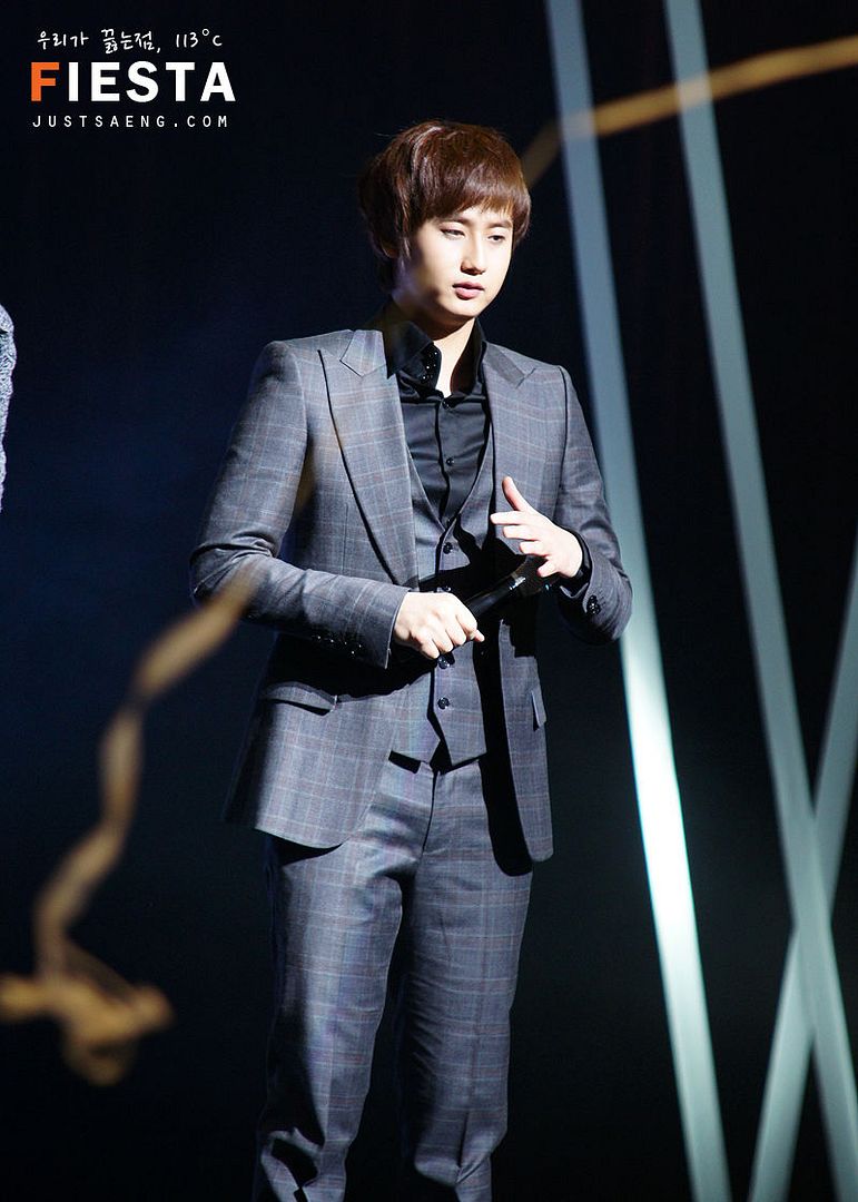 http://i188.photobucket.com/albums/z168/aarjeeii/SS501_2/young%20saeng/ys_20101204_016.jpg