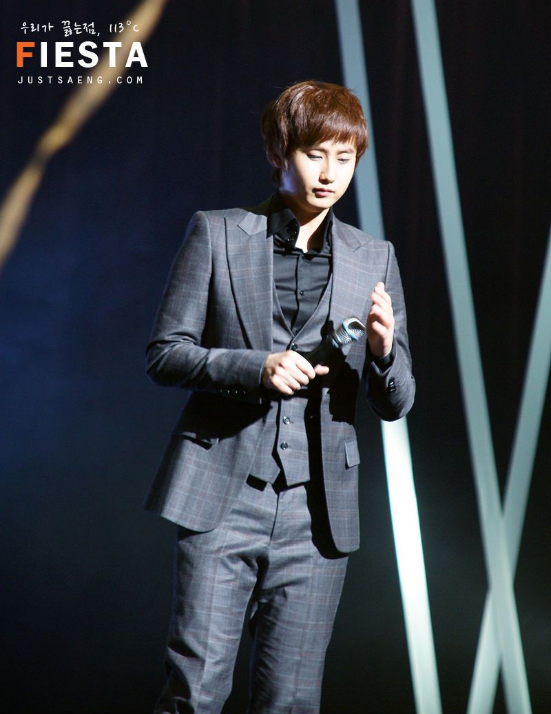 http://i188.photobucket.com/albums/z168/aarjeeii/SS501_2/young%20saeng/ys_20101204_023.jpg