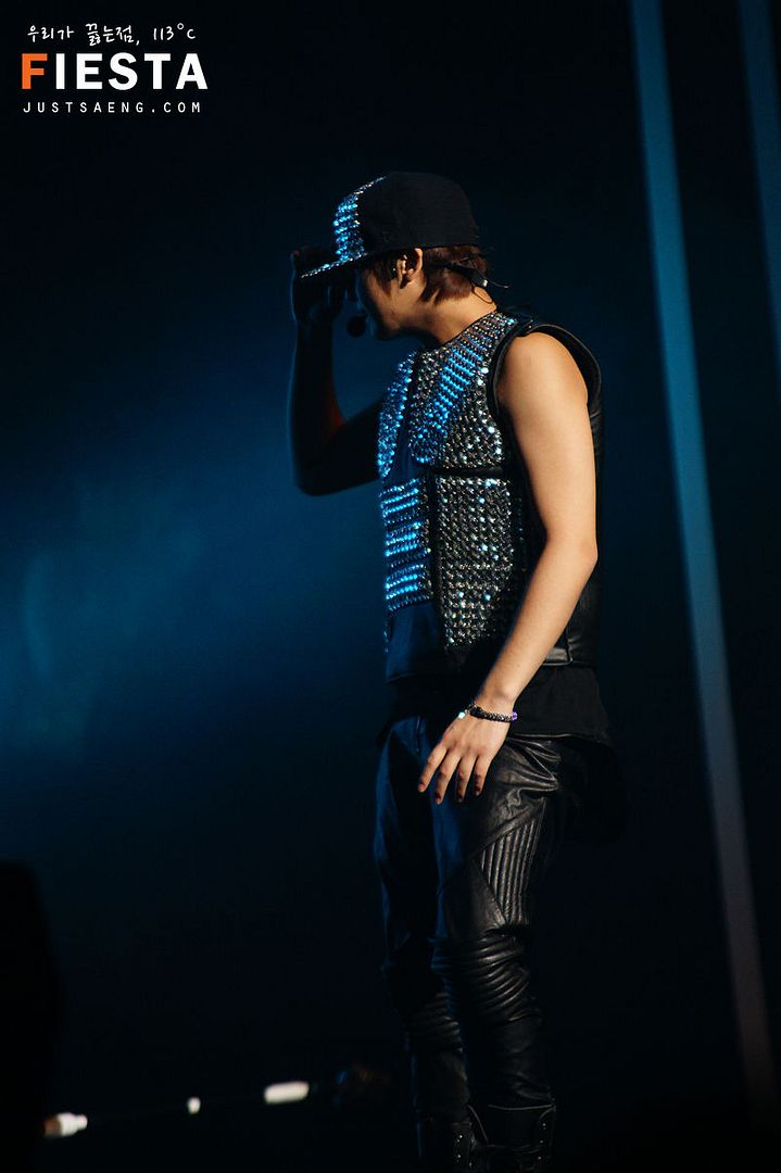 http://i188.photobucket.com/albums/z168/aarjeeii/SS501_2/young%20saeng/ys_20101204_027.jpg