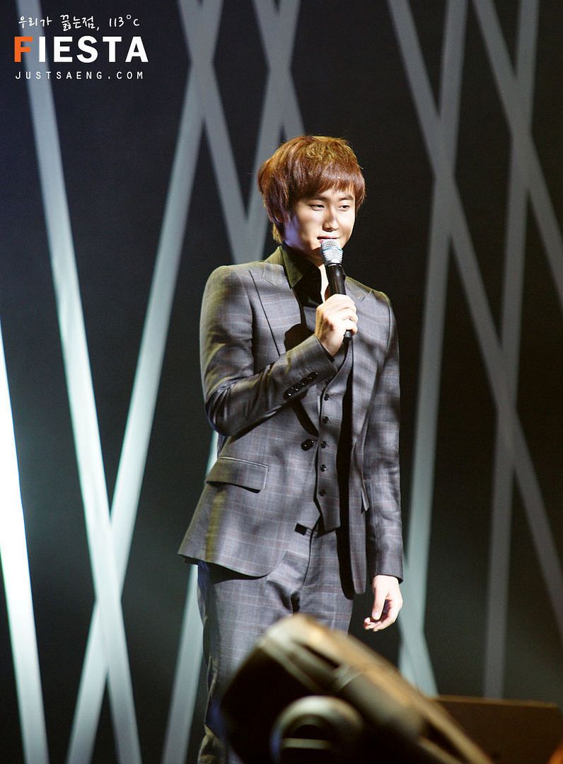http://i188.photobucket.com/albums/z168/aarjeeii/SS501_2/young%20saeng/ys_20101204_028.jpg