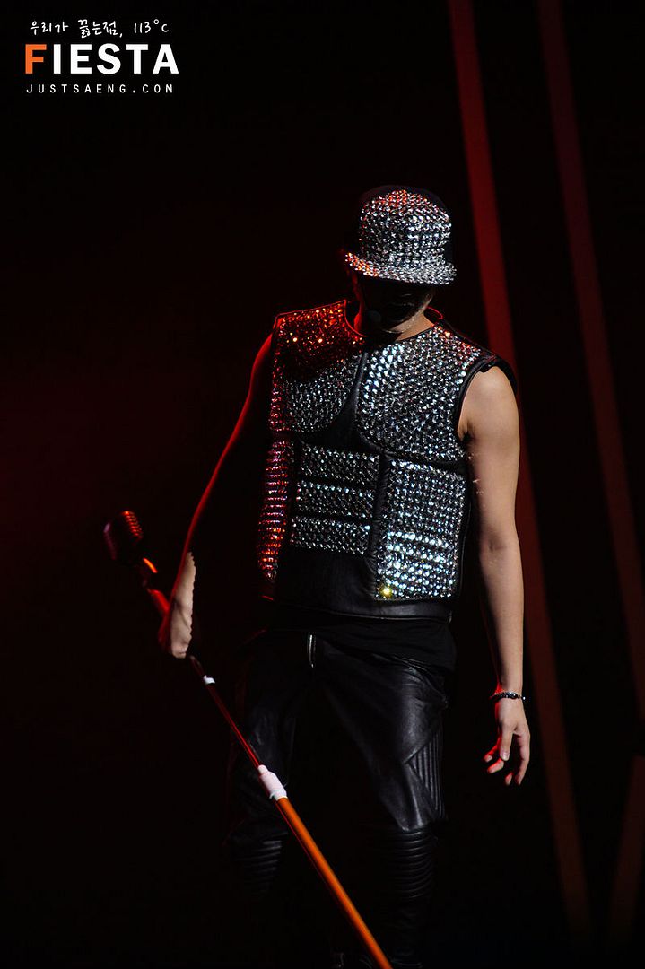 http://i188.photobucket.com/albums/z168/aarjeeii/SS501_2/young%20saeng/ys_20101204_029.jpg