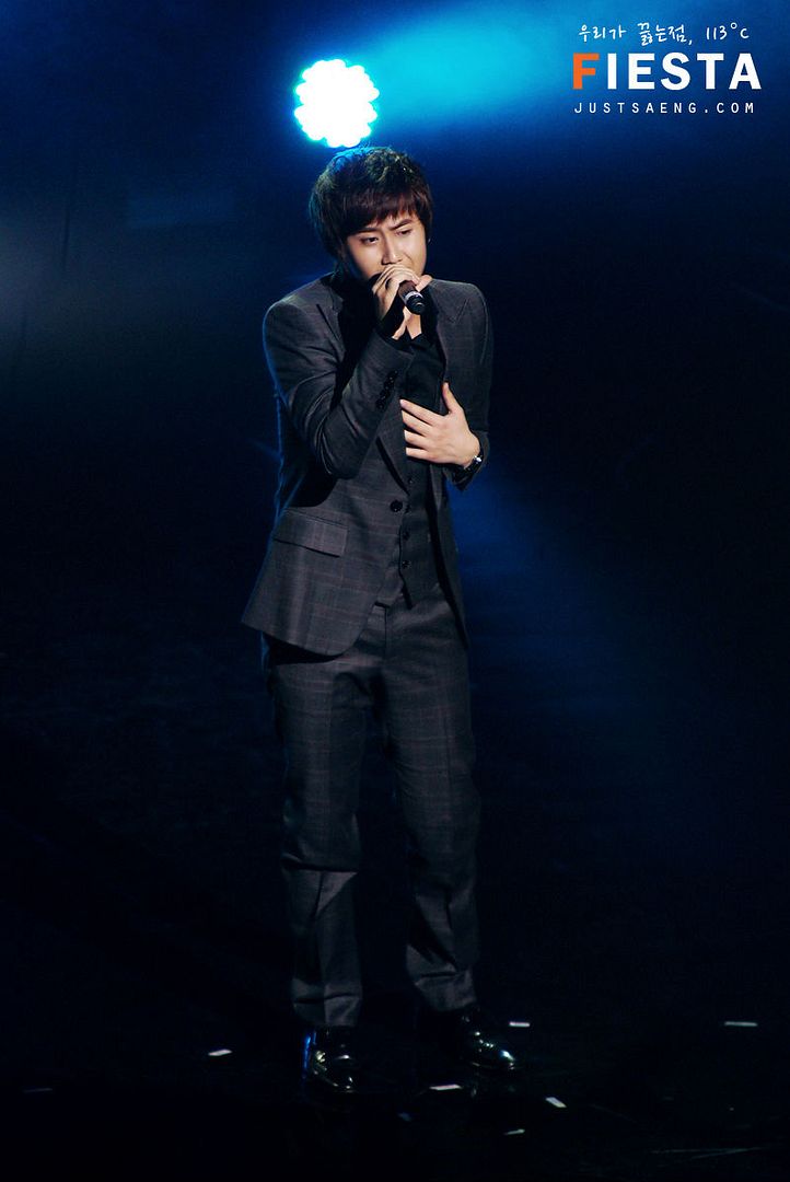 http://i188.photobucket.com/albums/z168/aarjeeii/SS501_2/young%20saeng/ys_20101204_032.jpg