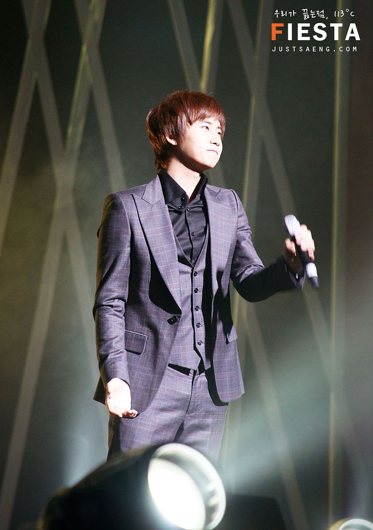http://i188.photobucket.com/albums/z168/aarjeeii/SS501_2/young%20saeng/ys_20101204_033.jpg
