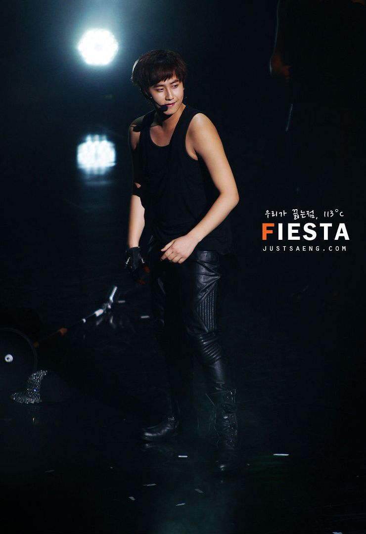 http://i188.photobucket.com/albums/z168/aarjeeii/SS501_2/young%20saeng/ys_20101204_034.jpg