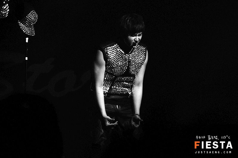 http://i188.photobucket.com/albums/z168/aarjeeii/SS501_2/young%20saeng/ys_20101204_035.jpg
