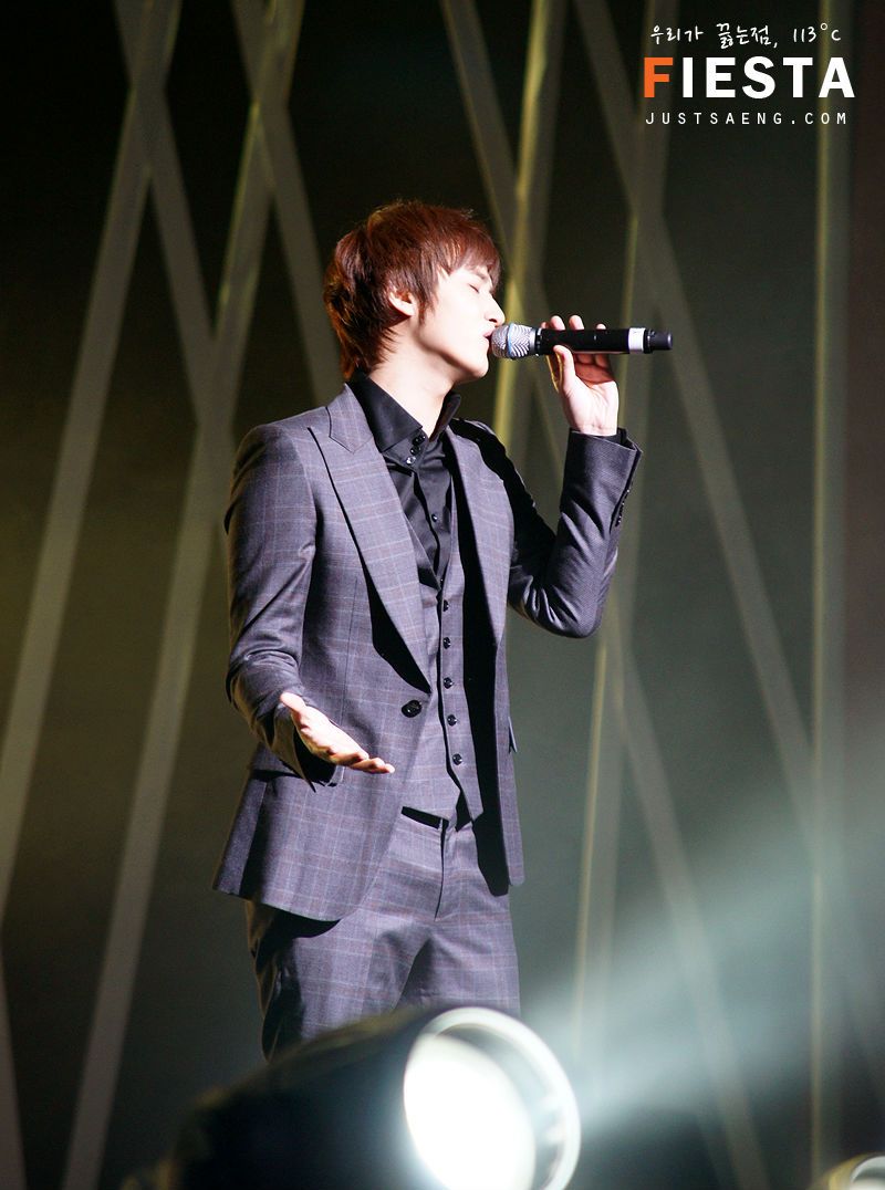 http://i188.photobucket.com/albums/z168/aarjeeii/SS501_2/young%20saeng/ys_20101204_038.jpg