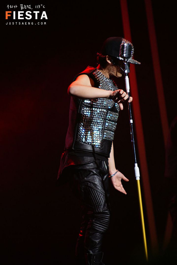 http://i188.photobucket.com/albums/z168/aarjeeii/SS501_2/young%20saeng/ys_20101204_043.jpg