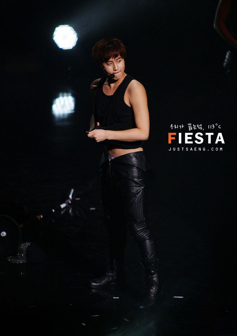 http://i188.photobucket.com/albums/z168/aarjeeii/SS501_2/young%20saeng/ys_20101204_044.jpg