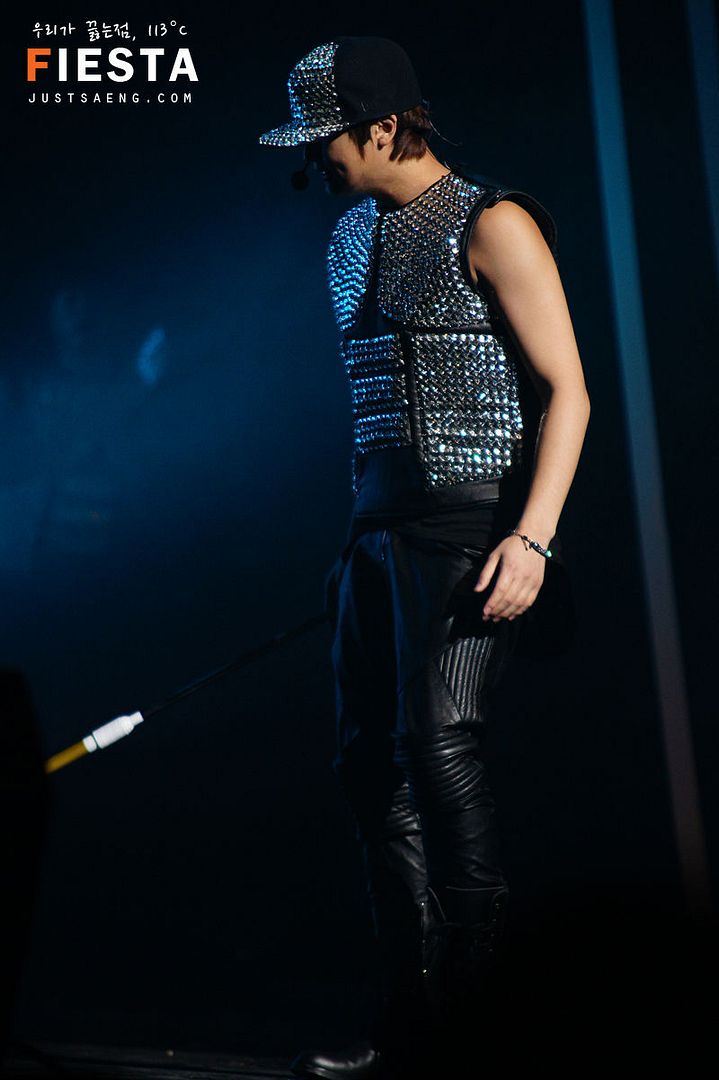 http://i188.photobucket.com/albums/z168/aarjeeii/SS501_2/young%20saeng/ys_20101204_045.jpg