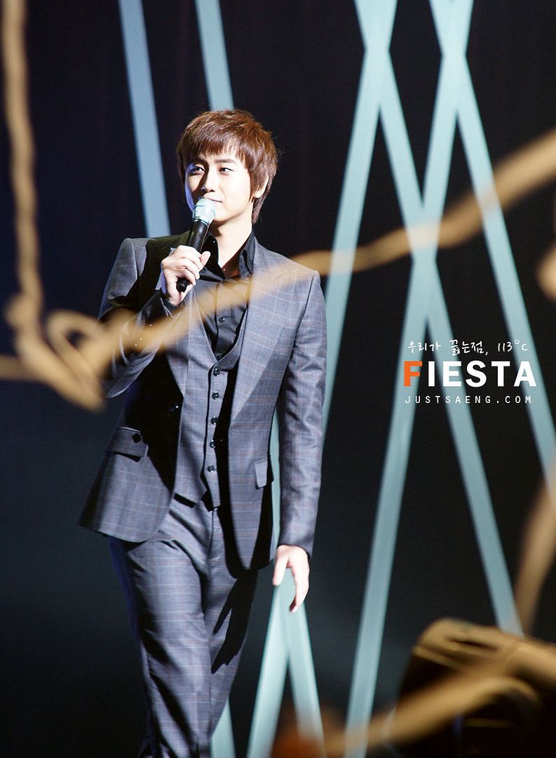 http://i188.photobucket.com/albums/z168/aarjeeii/SS501_2/young%20saeng/ys_20101204_046.jpg