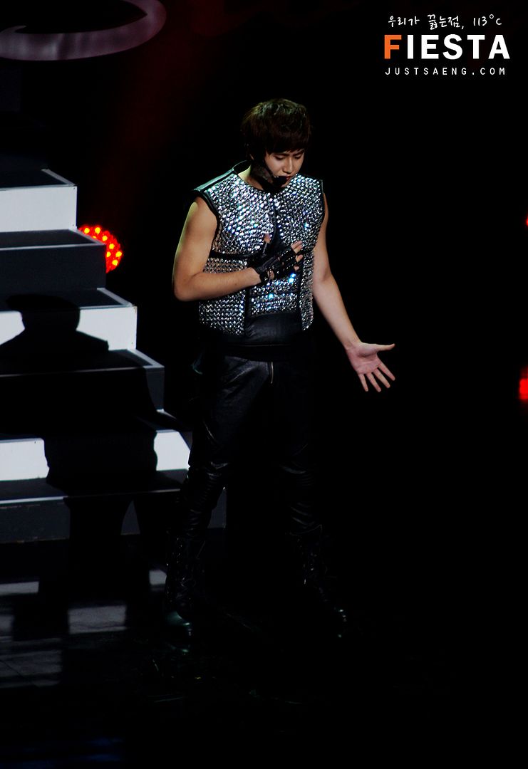 http://i188.photobucket.com/albums/z168/aarjeeii/SS501_2/young%20saeng/ys_20101204_051.jpg