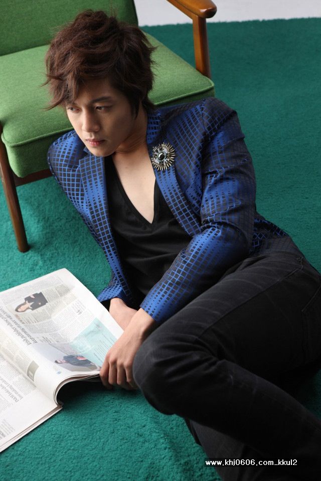 http://i188.photobucket.com/albums/z168/aarjeeii/khj_hotsun_05.jpg