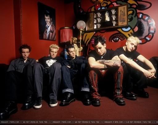 Obrázok “http://i188.photobucket.com/albums/z235/kidviciousfan/Good%20Charlotte/003.jpg” sa nedá zobraziť, pretože obsahuje chyby.