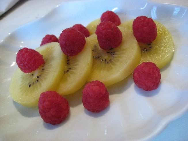 Yellow kiwi, rapsberries