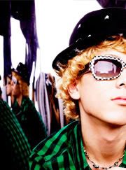 Obrázek “http://i188.photobucket.com/albums/z264/Yukiko-YumeRuru/An%20Cafe/Yuuki/prof_yuki2.jpg” nelze zobrazit, protože obsahuje chyby.