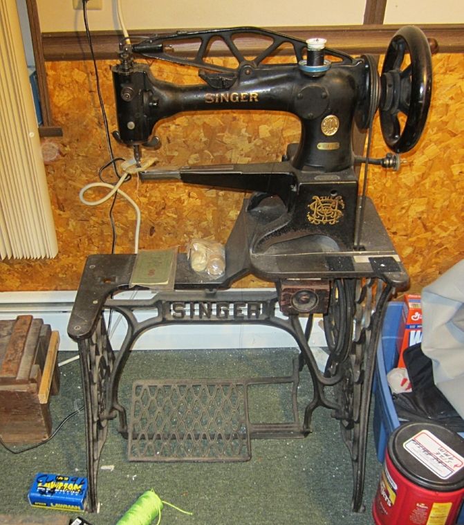 WTS Singer Sewing Machine Model 29K70 foot treadle/nonelectric