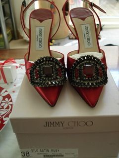 http://i188.photobucket.com/albums/z292/gobofraggle4/my%20wedding%20shoes/DSC00047.jpg