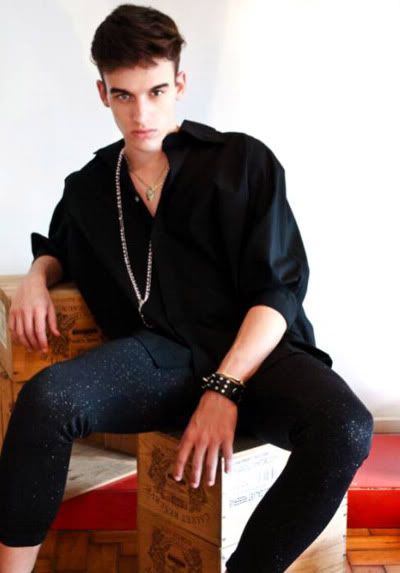 Gil Schiavon by Miguel Crispim
